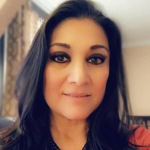 Meet your Posher, Adela